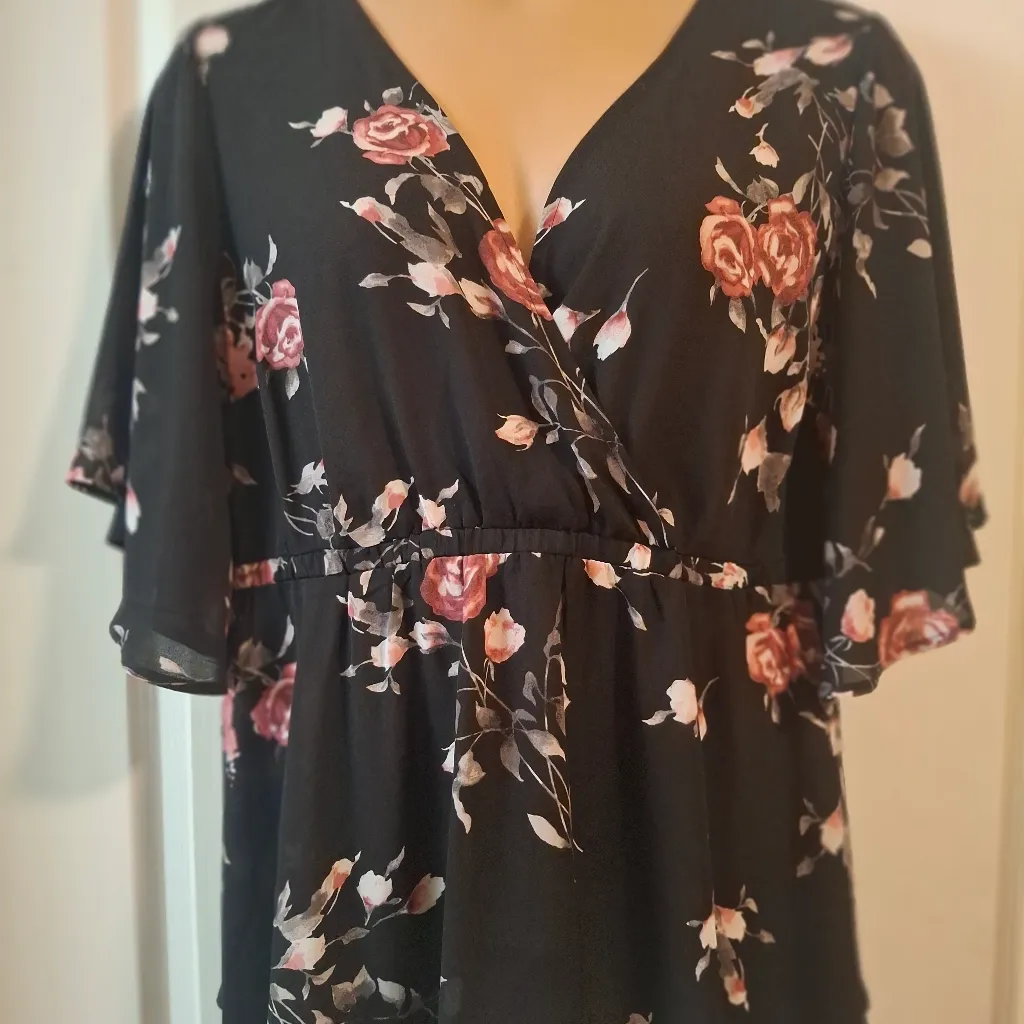Torrid Sz 2 Floral Black Tunic Top - Image 2