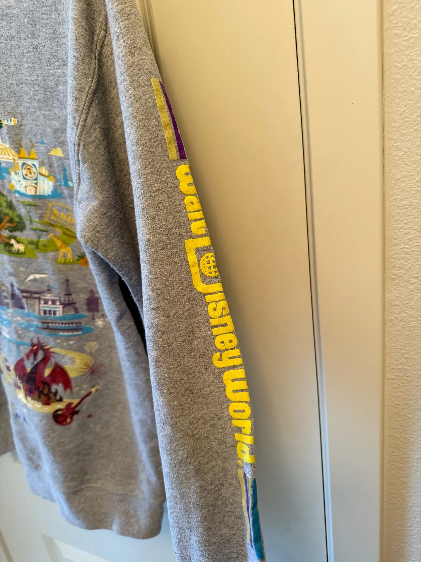 Walt Disney World Parks Sweatshirt Gray Small Magic Kingdom Epcot - Image 3