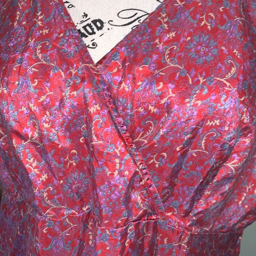 Old Navy Silk Floral Red Blouse Top Crossover V-Neck Cap Sleeves Women’s XL - Image 2