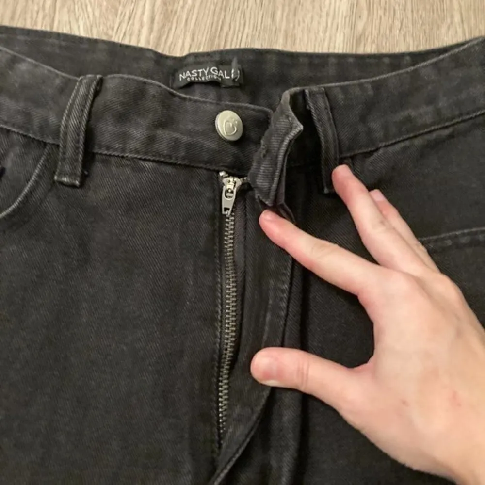 Nasty Gal Strike a Pose Distressed Mom Jeans Size 8 NWT - Image 6