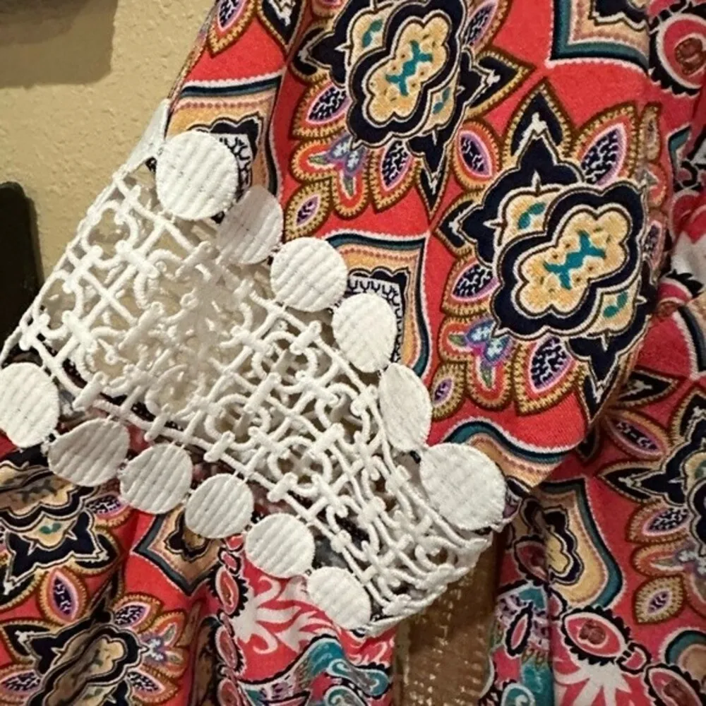 WinWin tunic with pinwheel sleeve - Image 3