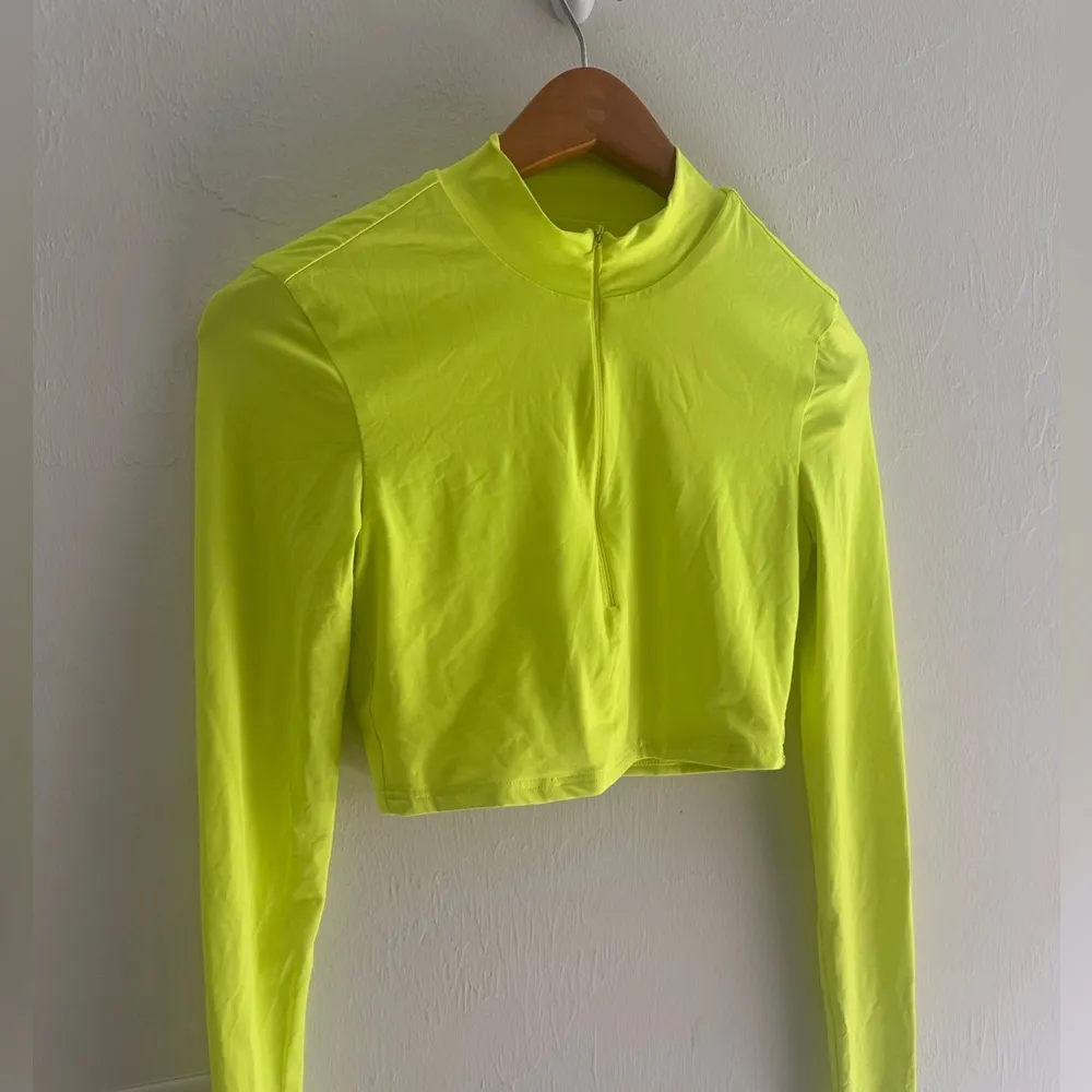 Superdown Nicky Zip Crop‎ Top in Neon Yellow Sz S - Image 3