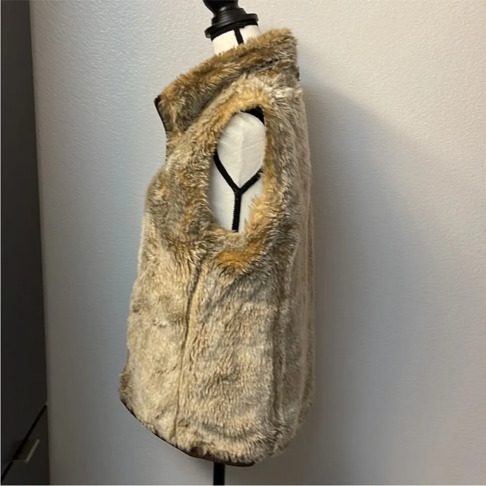 Gap Reversible Vest Super Soft Faux Fur Or Soft brown Full Zip vest  Size med - Image 14