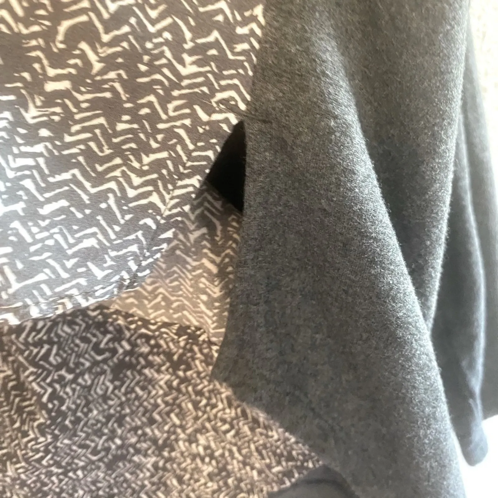 Loft Gray White Long Sleeve Blouse Small‎ - Image 4