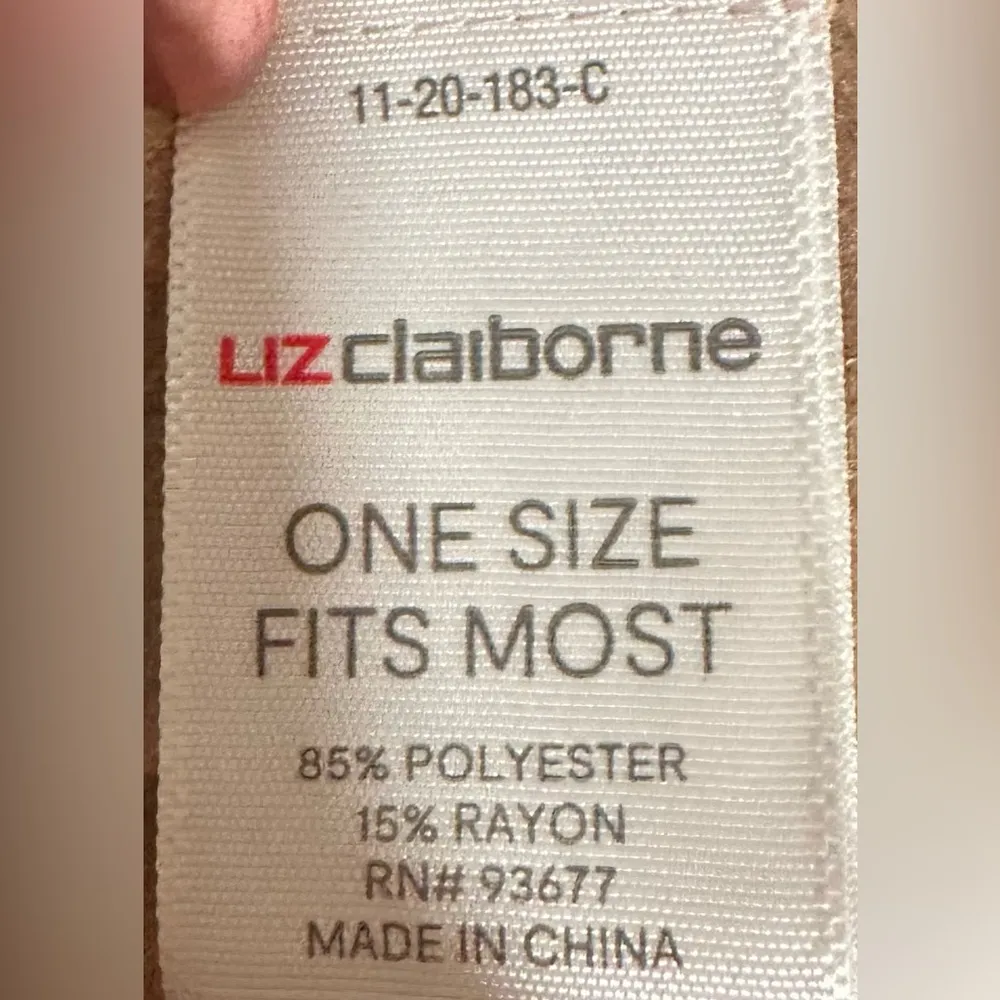 EUC LIZ CLAIBORNE  SUPER SOFT Shawl Wrap Warm Scarves Solid Color off white - Image 4