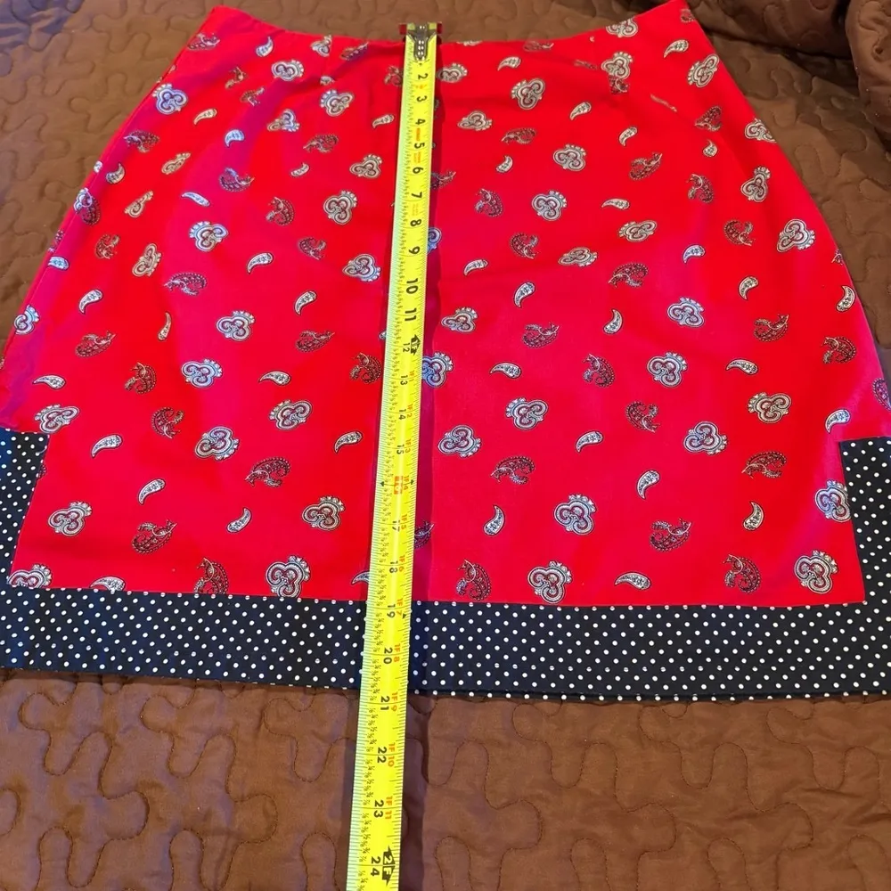 Mountain Lake Casuals paisley print combo top is xl skirt is a size 12 White - Image 13