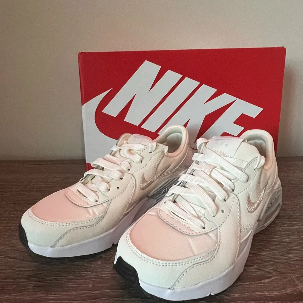 Nike Air Max Excee  Soft Pearl/Platinum Sneakers - Image 3