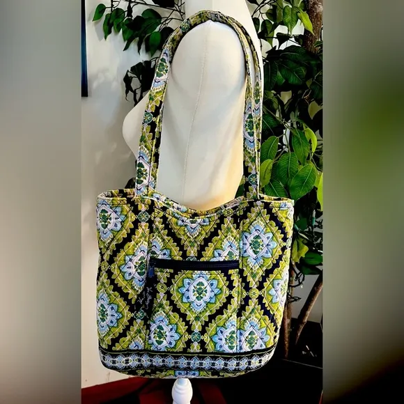 RETIRED: Vera Bradley | ladies Cambridge shoulder handbag. - Image 2