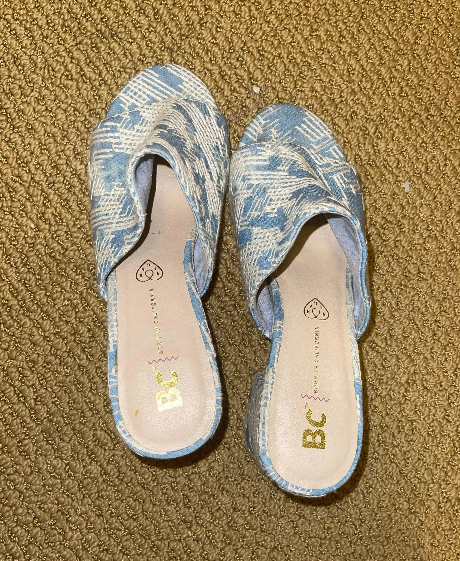 Blue And White Heels Size 8 - Image 2