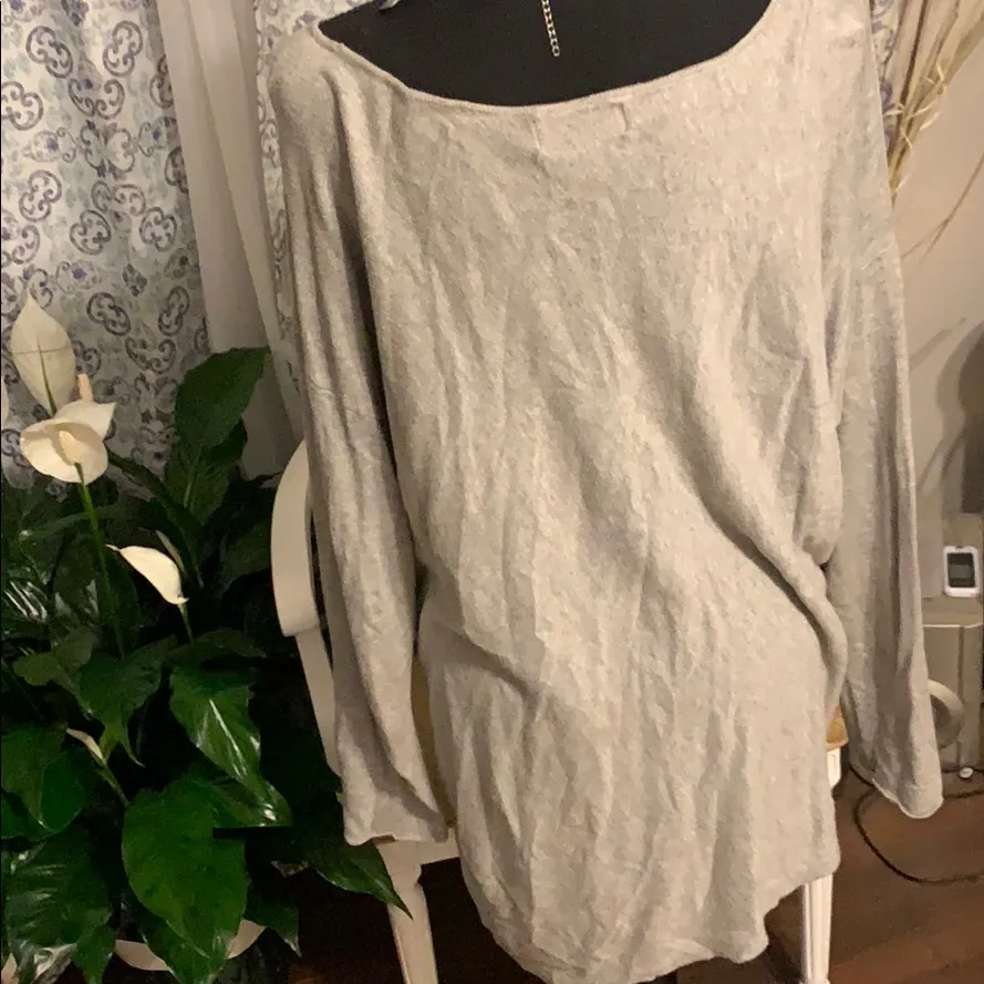 Size XL asymmetrical light sweater - Image 4