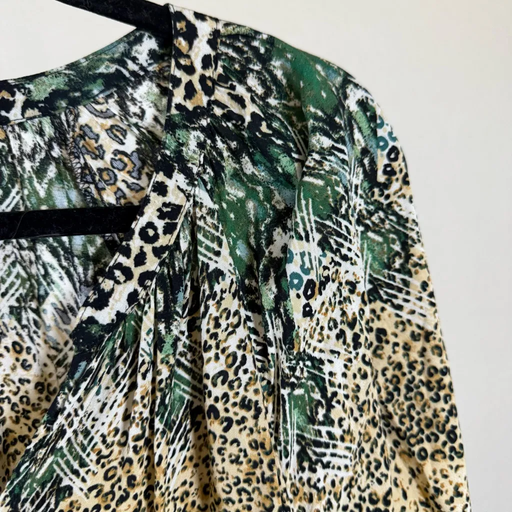 Fig And Flower XL Animal Print Green Tan Top Scoop Neck Relaxed Fit Pullover - Image 3