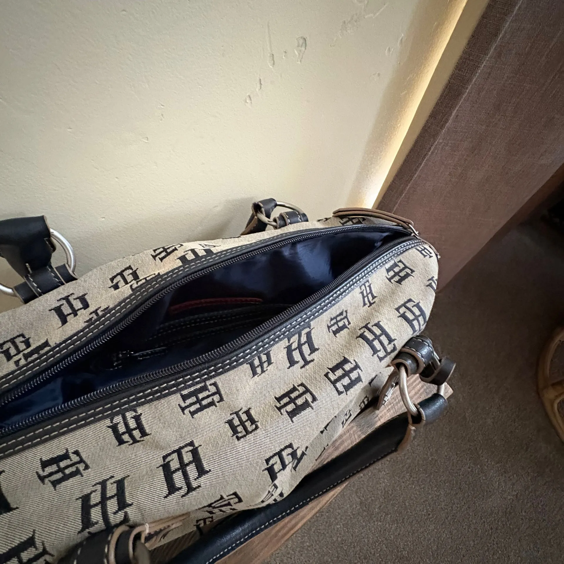 Vintage a Tommy  Hilfiger Boston bag satchel monogram two toned - Image 4