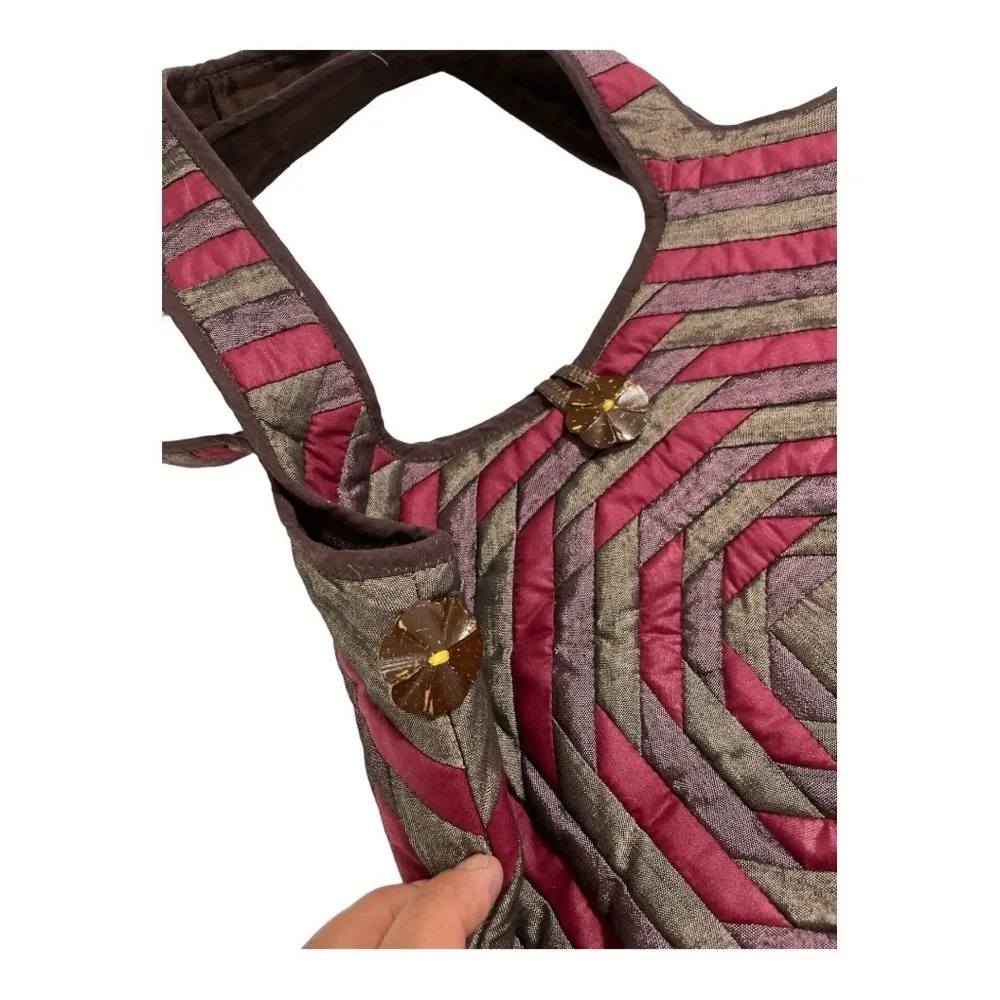 Shoulder silk bag can be closed two way's. Button is made out of coconut shell. Red - Image 7