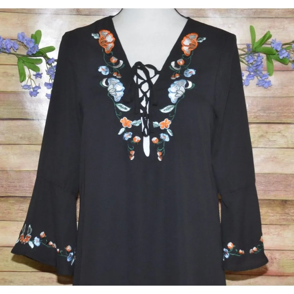Bleuh Ciel Ladies Black Embroidered Floral Lace Up V-Neck Shift Dress Size M - Image 2