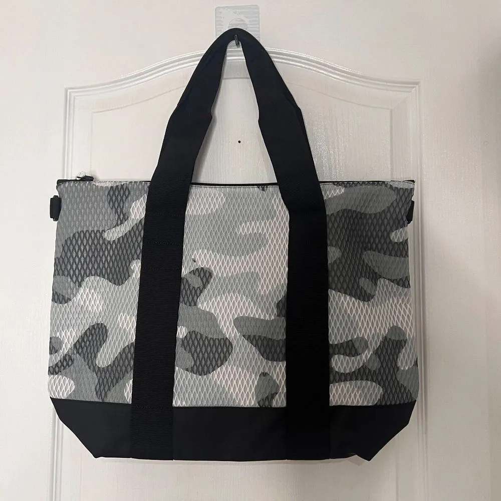 Rains Unisex Tote Bag OS Black Camouflage Mesh Adjustable Shoulder Strap NWT - Image 3