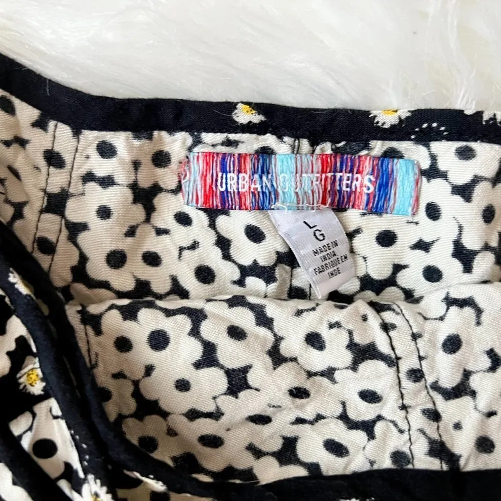 URBAN OUTFITTER Daisy Wrap Mini Skirt size Large - Image 3