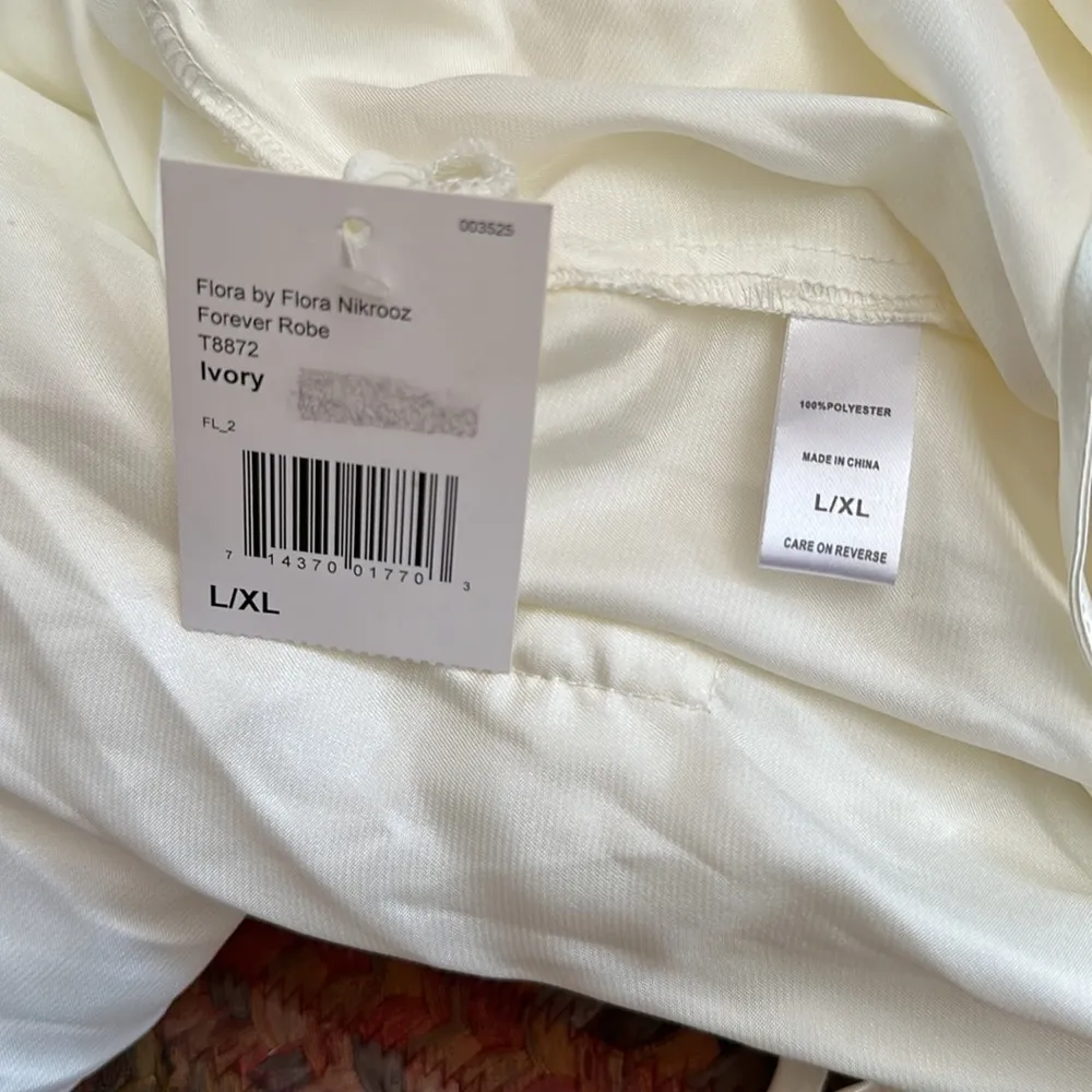 Flora Nikrooz NWT FLORA WHITE IVORY SATIN ROBE - Image 3