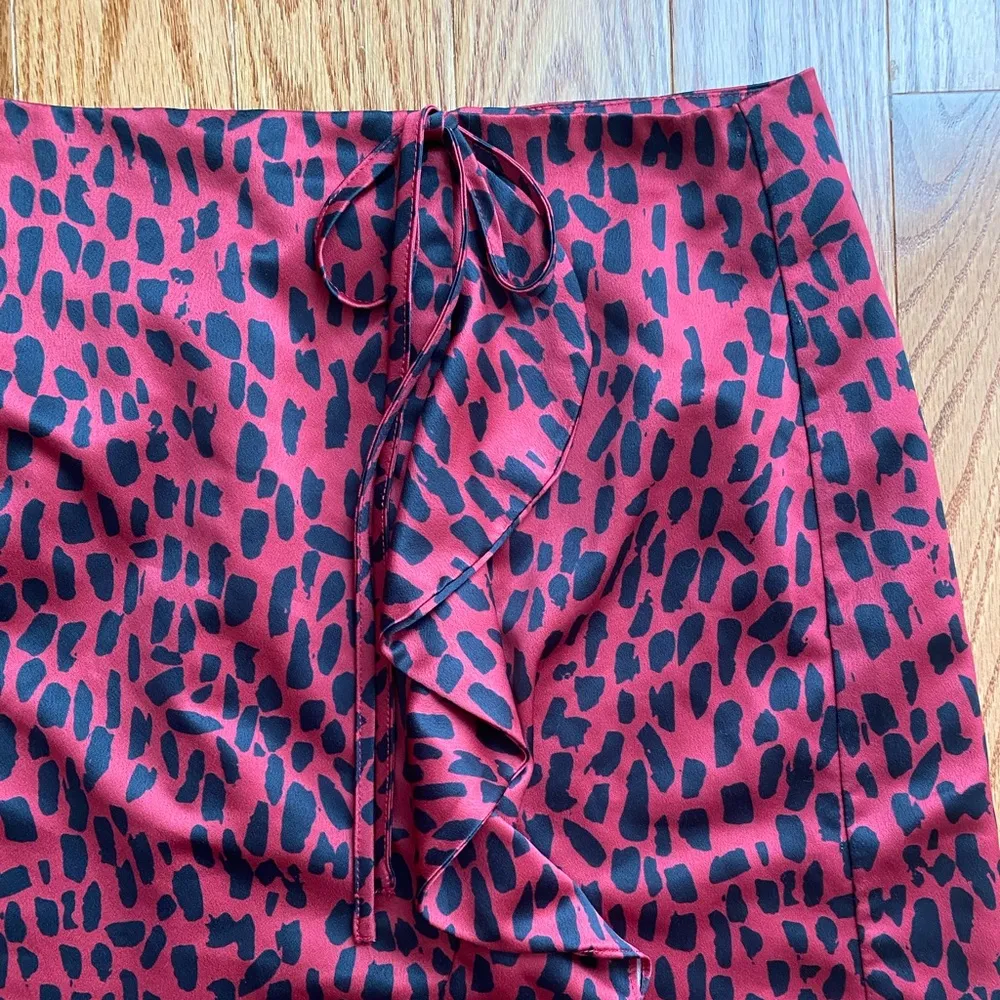 Hutch Desiree Red and Black Animal Print Ruffle Skirt Size Medium - Image 2
