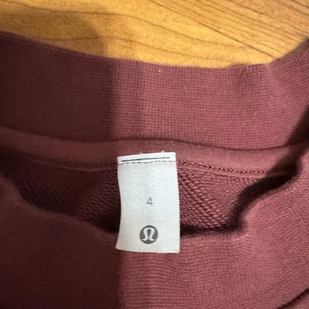 Lululemon sweatshirt - Image 3