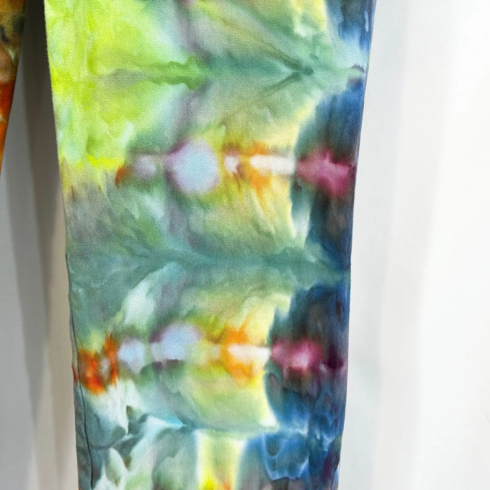 White House Black Market Size 2 Jeans Handmade Tie‎ Dye Green WHBM Slim Crop 625 - Image 5