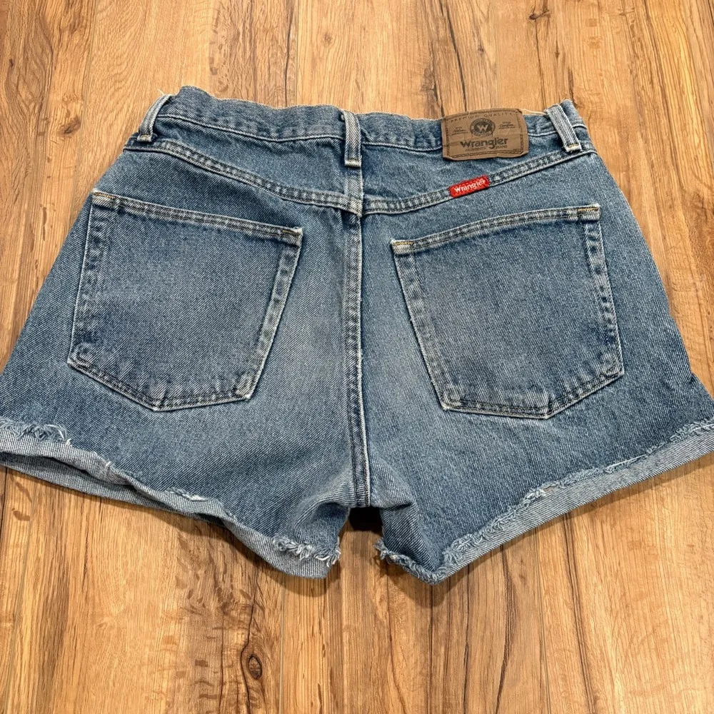 Vintage Wrangler Cutoff Shorts Women 32 Regular Fit Medium Wash Denim High Waist - Image 7
