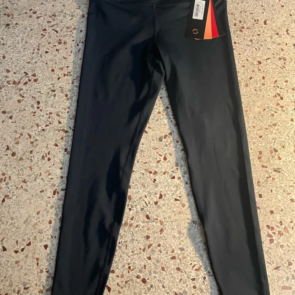 NWT LILYBOD leggings small - Image 2