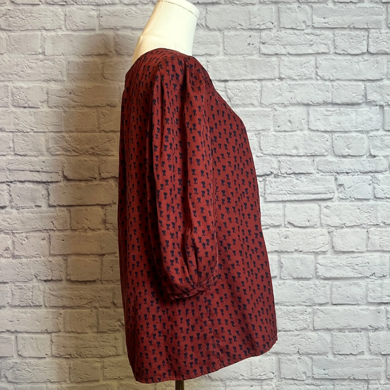 Marc by Marc Jacobs Red Print Blouse Size 10 Puff Sleeve Button Front - Image 2