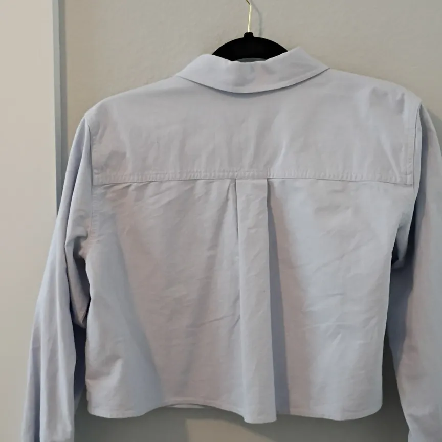 Cropped Light Blue Button Down Size XS - Image 2