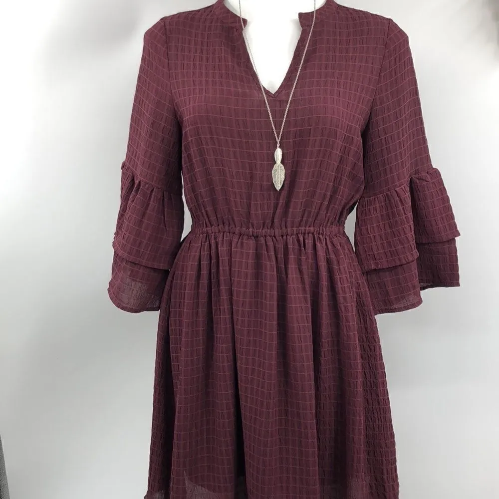 Doe & Rae maroon textured double bell sleeve dress - Image 2
