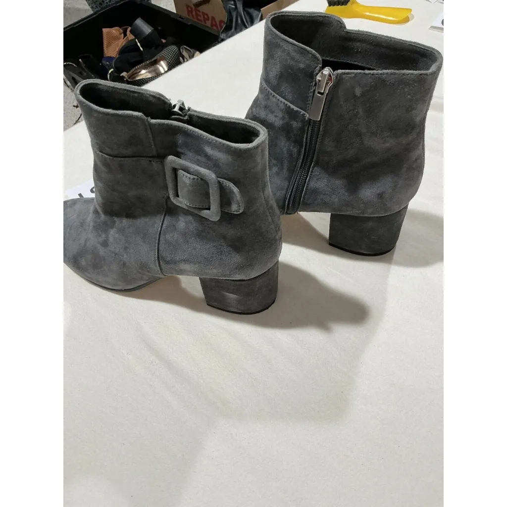 Woman’s Saks Fifth Avenue Ellie Gray Suede Side Zip Ankle Boots 8.5 M Block Heel - Image 3