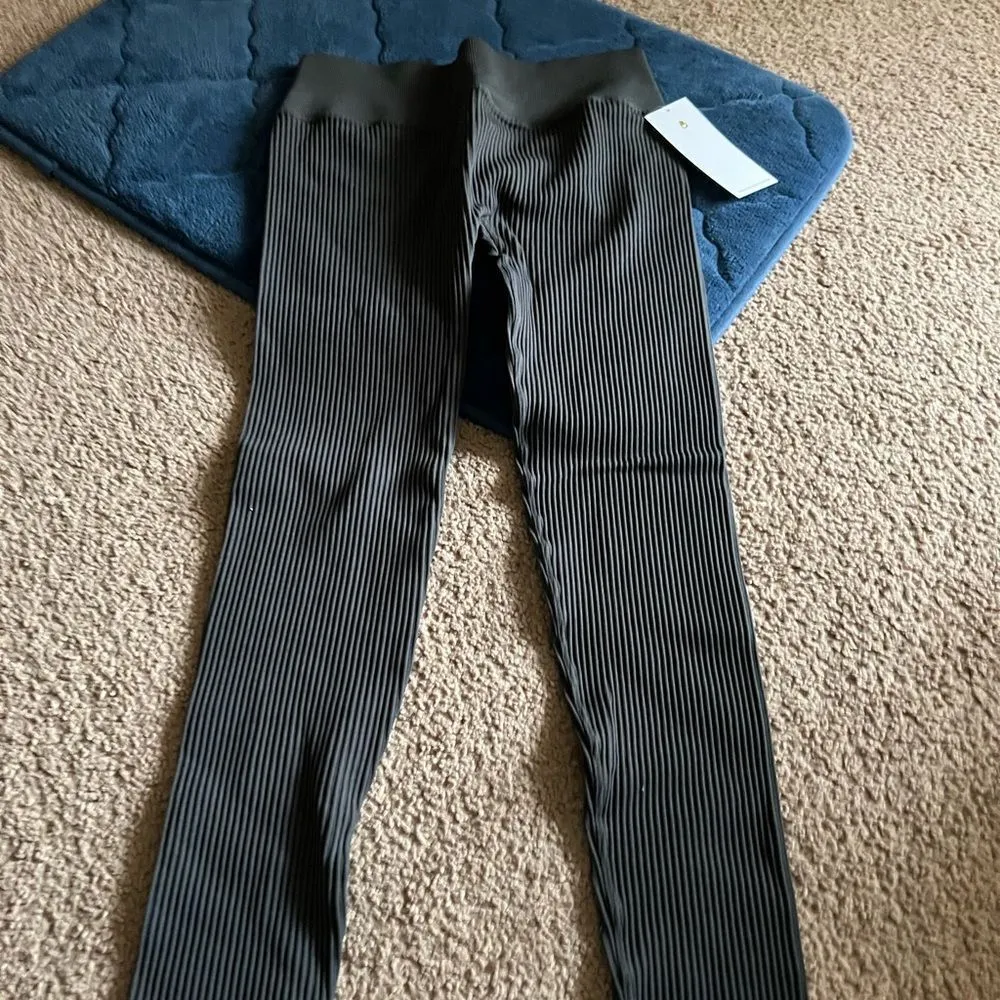 NWT spritual gangster meta ribbed leggings m/l - Image 4