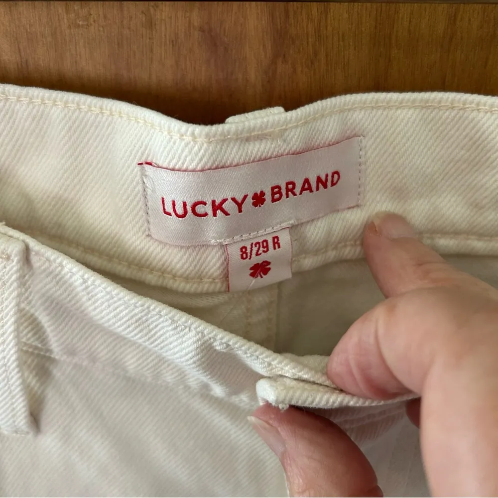 Lucky Brand Loose Hi-Rise Crop Jeans in Ecru. Size 8/29R. - Image 2