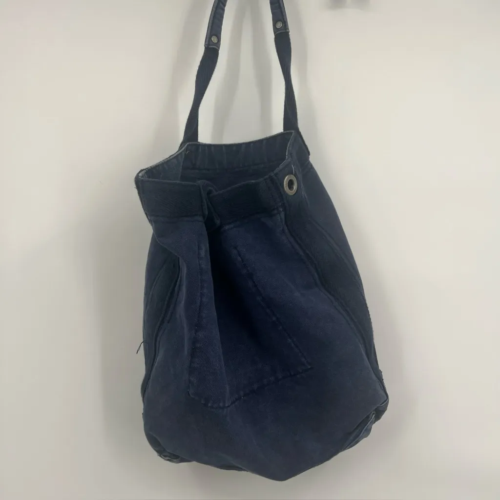 Abercrombie & Fitch Tote Bag with Iconic Logo - Image 7