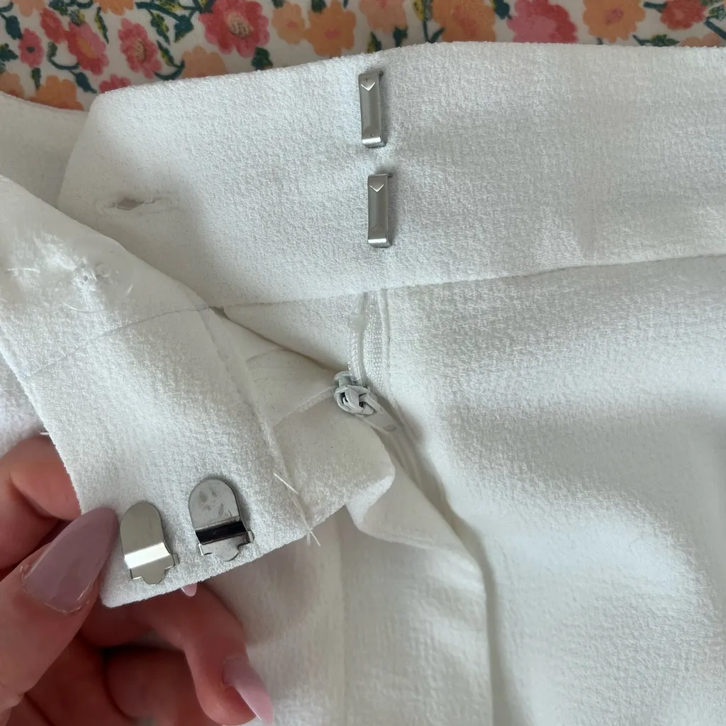 NWT CeCe white linen Shorts - Image 3
