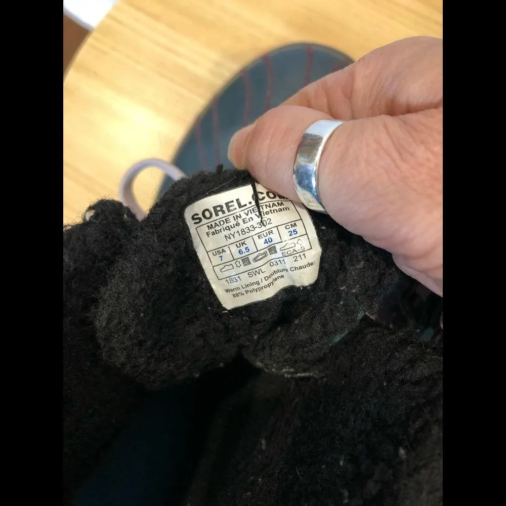 Sorel women’s green printed winter boots size 7 - Image 6