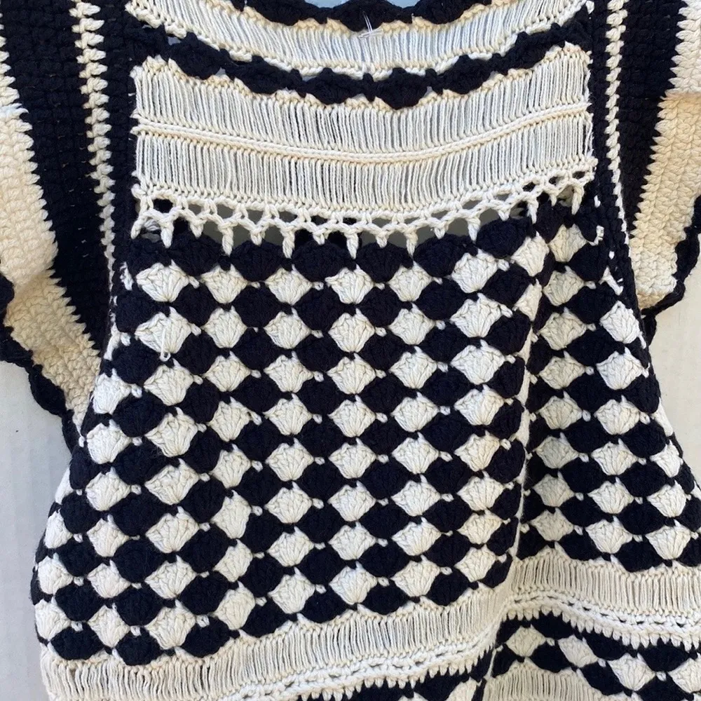 Unbranded Womens medium all knit crotchet white black ruffle sleeve unique top - Image 6
