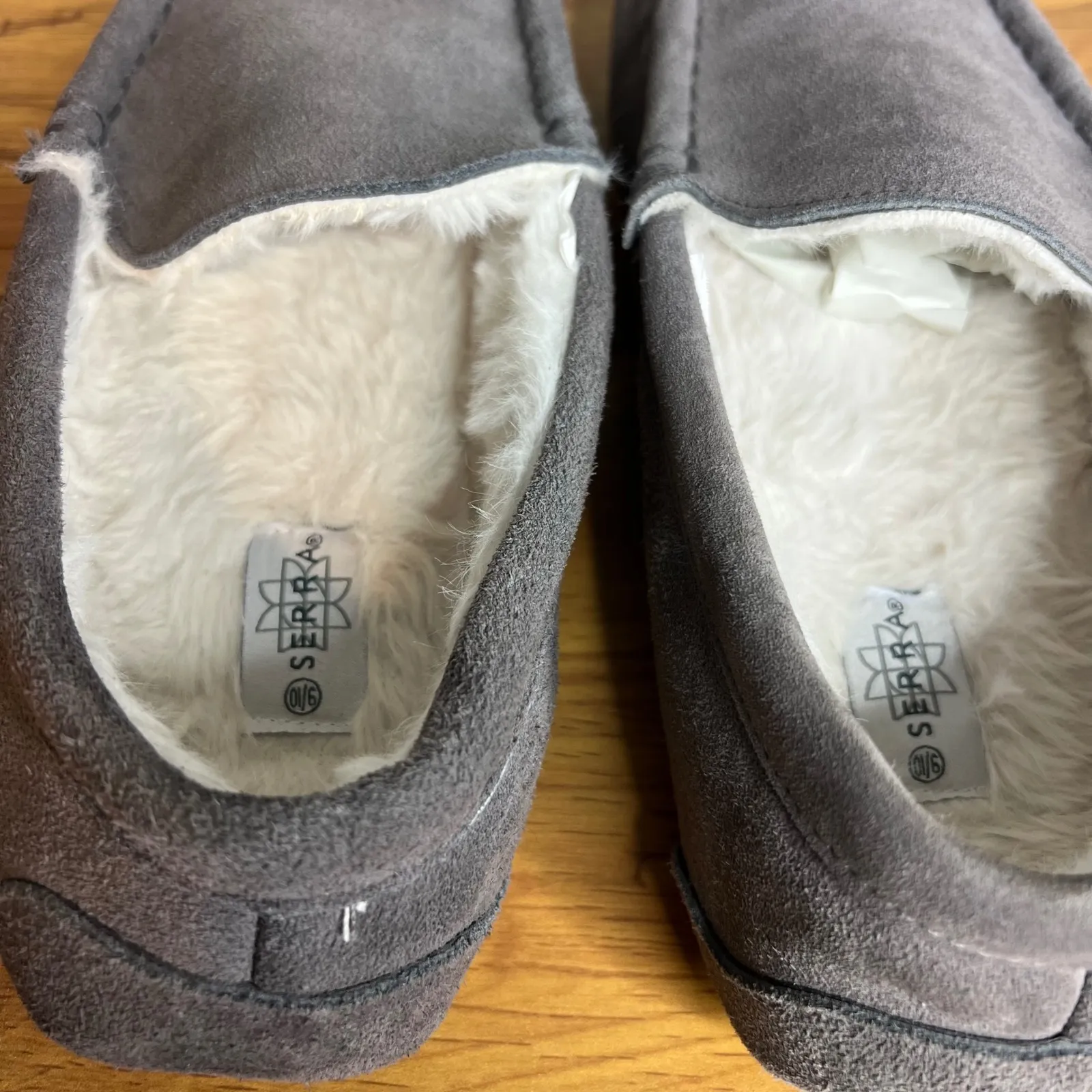 Serra Women's Gray Moccasin Slippers Size 9 / 10 House Shoes Cozy Suede Faux Fur - Image 2