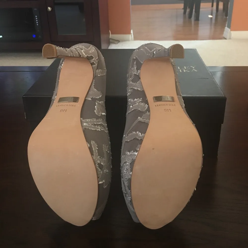 Badgley Mischka Platform pumps - Image 4