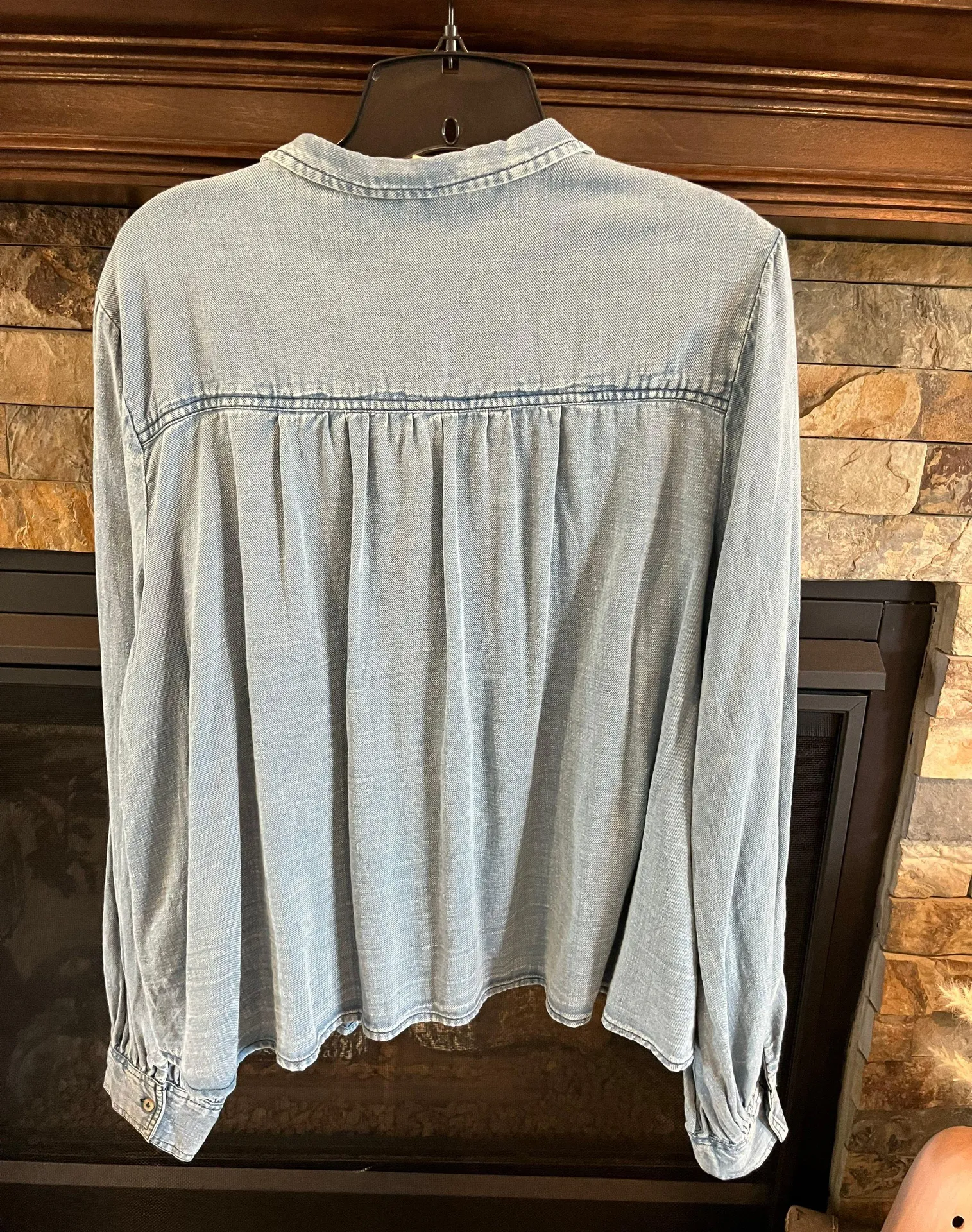 Anthropologie Pilcro Buttondown Blue Chambray Blouse Large - Image 7