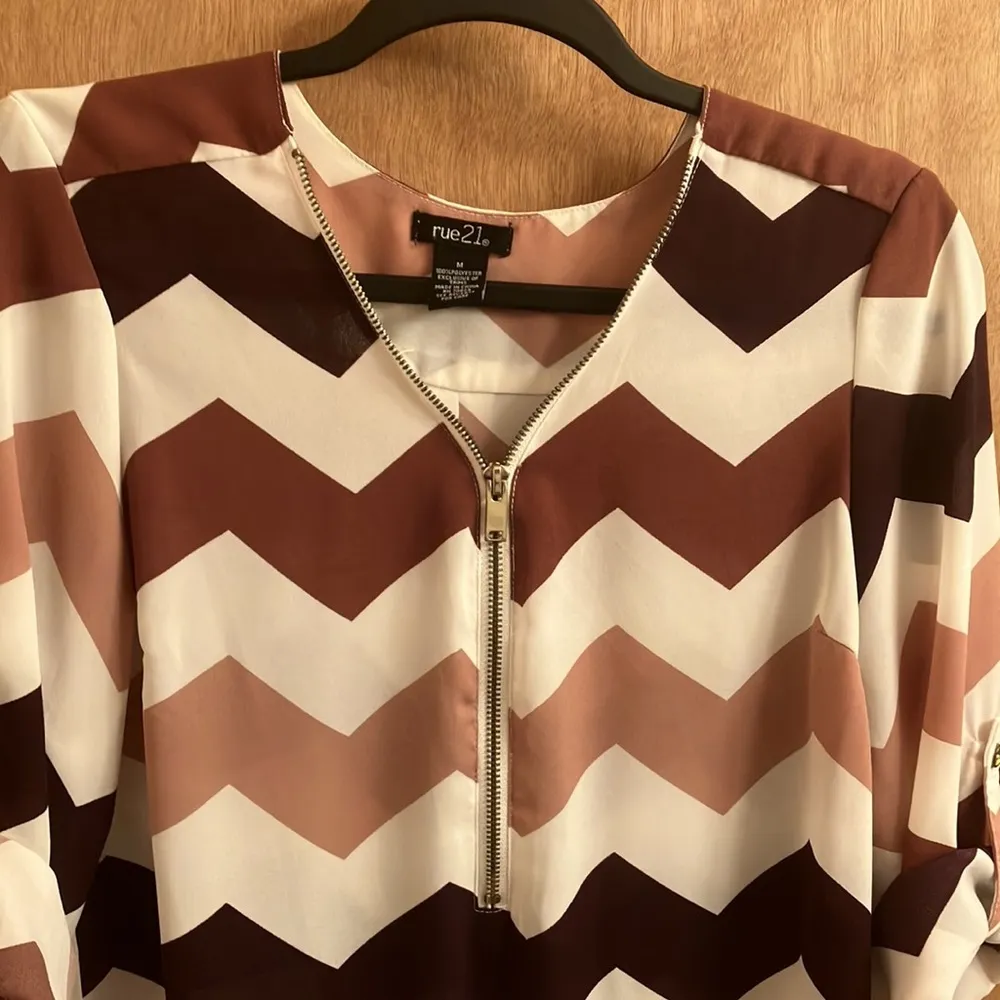 Rue 21 printed half zip blouse woman’s size medium - Image 2