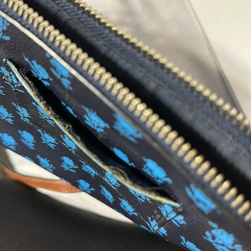 Badlands Blue Midnight Floral East West Pop Out Pouch Crossbody Bag - Image 14