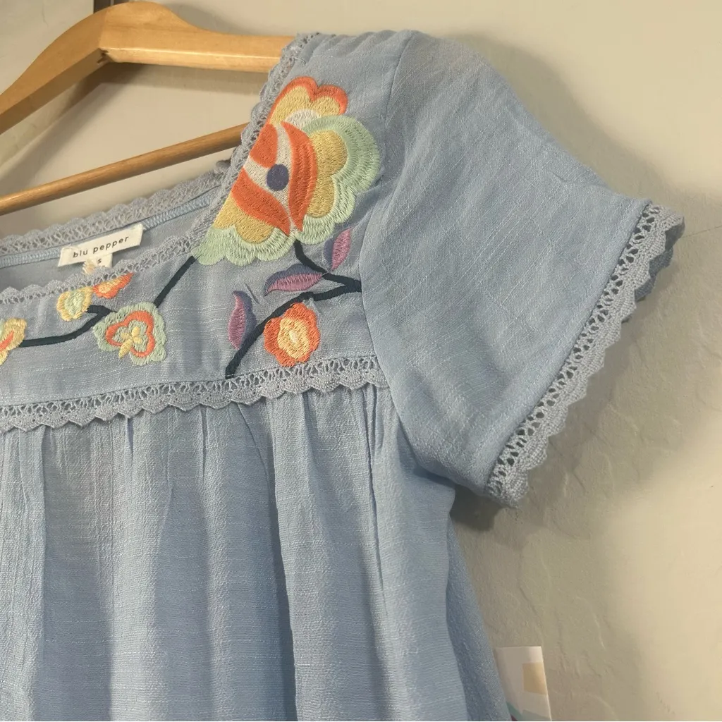 Blu Pepper  Embroidered Boho Peasant Top NWT Women’s Small Light Blue Floral - Image 2