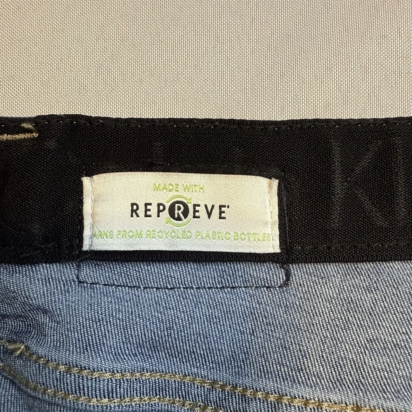 Calvin Klein‎ Set Plus Sz 20 & 2X Distressed Med Wash Jeans & Black V-Neck Tee # - Image 13