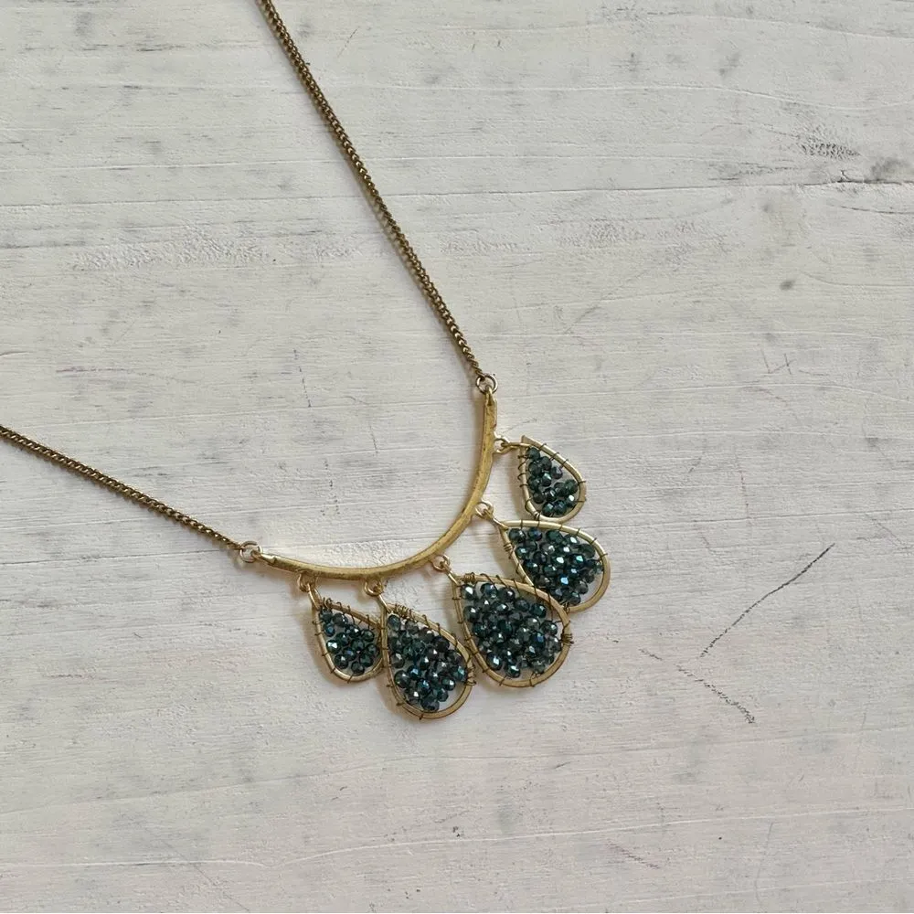 Keneth Cole gold tone blue bead rhinestone necklace - Image 10