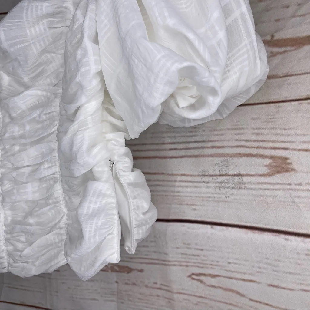 Astr The Label • Crop Blouse • Ruched • White • Short Sleeve • Large - Image 10