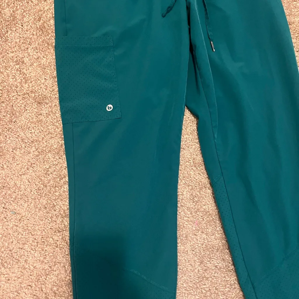 Barco one‎ woman’s jogger scrub pants small Green - Image 4