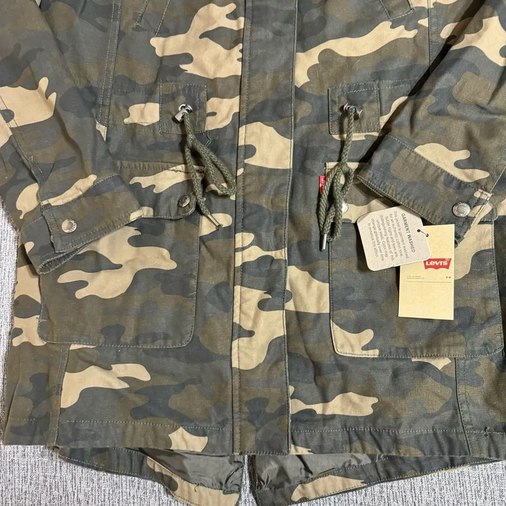 Levi’s Women’s Hooded Fishtail Parka - Image 3