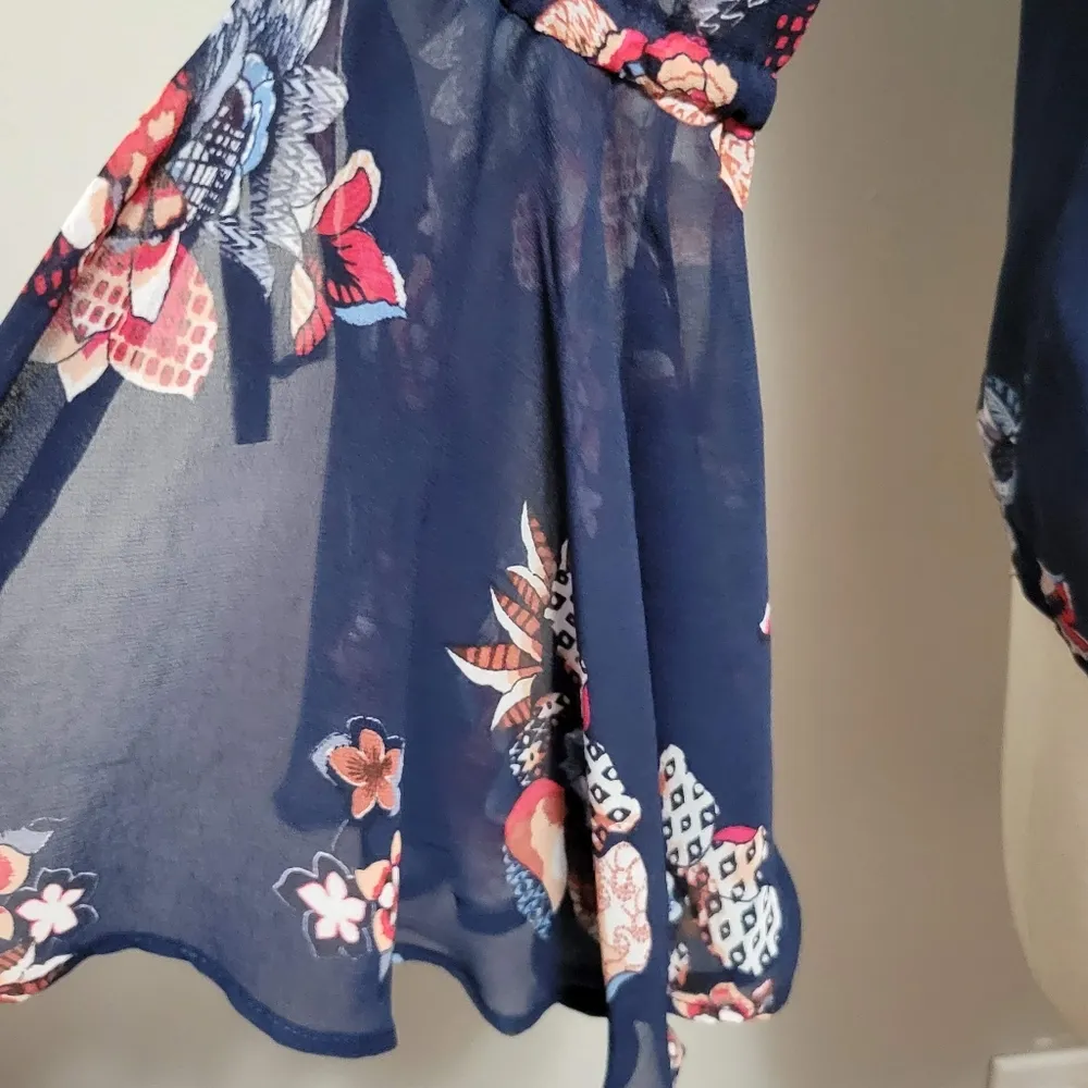 HeartSoul Blue Floral Criss Cross Bell Sleeve Chiffon Blouse Size Large - Image 4