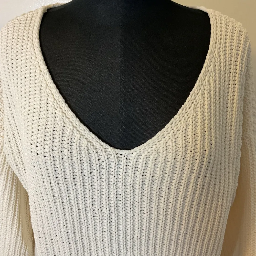 18. Self Esteem Cream V-Neck Sweater with Ribbed Texture Size Large - Image 6