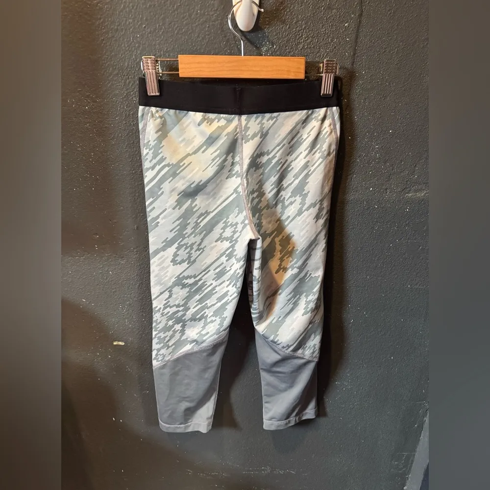 Nike Pro Gray and Pink Leggings Dynamic Performance Wear - Image 4